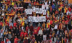Göztepe ve Başakşehir İzmir'de depremzedeler için sahaya çıktı