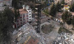 Hatay'da ilginç görüntü! Bina yıkıldı ama...