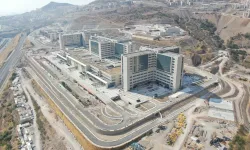 İzmir'in yılan hikâyesi Şehir Hastanesi'nde kriz bitmiyor