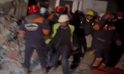 Enkaz arama çalışmalarında panik anları! Herkes birden kaçmaya başladı!
