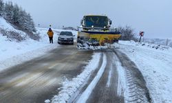 İzmir Ödemiş'te kardan kapanan yollar açıldı
