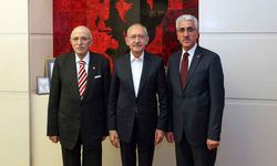 AKP'li eski vekil CHP'ye katıldı! Rozetini Kılıçdaroğlu taktı!