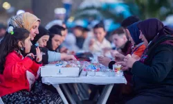 İzmir Büyükşehir'in iftar bütçesi afet bölgesindeki illere ayrılacak