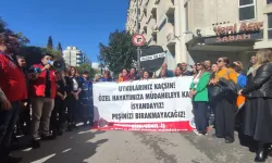 İzmir’de emekçilerden Yeni Asır’a siyah çelenkli protesto