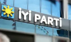 İzmir’de bomba transfer: AKP'li meclis üyesi İYİ Parti'ye geçti