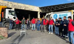 Maaşını alamayan Karşıyaka Belediyesi işçileri iş bıraktı