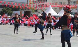 İzmir'de 23 Nisan'a coşkulu kutlama