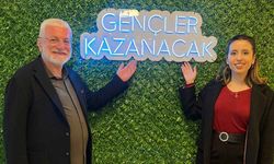 Sanatçı Onur Akın gençlerle buluştu