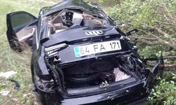 Kütahya'da otomobil ağaca çarptı: 1 ölü, 5 yaralı