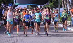 Çeşme sokaklarında maraton! 12 ülkeden 1103 koşucu ter döktü!