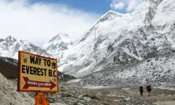 Everest Dağı'ndan dönen helikopter radardan kayboldu: En az 5 ölü!