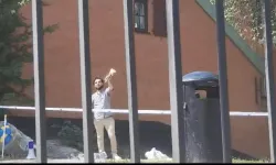 İsveç'te bu kez Kuran'ı tekmeleyip çiğneme eylemi