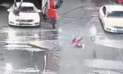 Akaryakıt istasyonuna dalan sürücü, orada çalışan kadına çarptı!