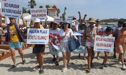 Çeşme'de sahillerin ücretli olmasına havlulu tepki! Oturma eylemi yaptılar
