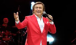 Ünlü sanatçı Erol Evgin Bodrum'da konser verdi