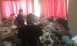 Kiracının terk ettiği evden kilolarca çöp çıktı