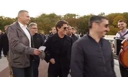 Tom Cruise'a sokak müzisyenlerinden sürpriz!