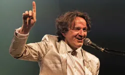 Usta sanatçı konser için gittiği ülkeye alınmadı!