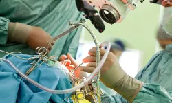 Ameliyatta nadir teknik: Beyindeki tümör ‘konuşarak’ çıkarıldı
