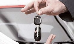 İzmir'de kapısı, motoru, plakası, birçok parçası olmayan araç satışa çıktı! İstenen fiyat şaşırttı!