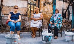 Bir mahalle isyanda: Yangına karşı kovalarla nöbet tutuyorlar