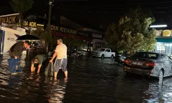 Fethiye'de kuvvetli yağış hayatı felç etti