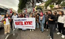 İzmirli üniversiteliler  asansör faciasını protesto etti