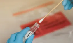 Kabus geri dönüyor: Yapılan Kovid-19 testlerinin yarısından fazlası pozitif!