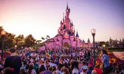 Milletvekillerini taşıyan tren adresi şaşırdı, Disneyland Paris'e gitti