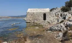 İzmir'de şaşırtan güzellik: Denizin içinde şifalı bir hamam