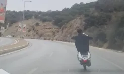 Tek teker üzerinde tehlikeli yolculuk! O anlar kameralara yansıdı