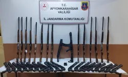 Kaçak silah operasyonu: Afyonkarahisar'da 35 ruhsatsız silah ele geçirildi