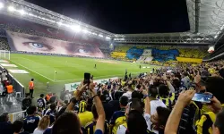 Fenerbahçe Trabzonspor derbisinde Cumhuriyet'in 100. yılına özel koreografi