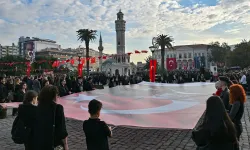 İzmir'de 10 Kasım töreni: İzmirliler Konak Meydanı'nda toplandı