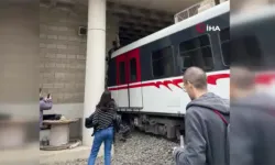 İzmir'de metro kazası: Raydan çıktı duvara çarptı