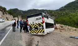 Muğla'da okul servisi devrildi | Çok sayıda öğrenci yaralı!