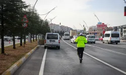 Uşak'ta trafik kazası: Ağır yaralanan genç kız hayatını kaybetti