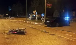 Otomobil ile motosiklet çarpıştı:  3 kişi yaralı
