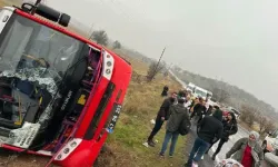 Büyükşehir'e ait yolcu midibüsü devrildi: Yaralılar var