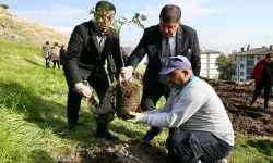 Karşıyaka Belediyesi 100 bin ağaç hedefini aştı