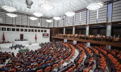 Kartlar yeniden dağıtılıyor: 600 milletvekilinden 61’i partisinden istifa etti