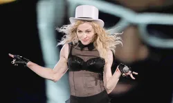Dünyaca ünlü şarkıcı Madonna'ya dava: Sahneye geç çıktı