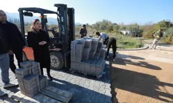Efes Selçuk'ta yol çalışmalarına devam: Önemli bir meziyet