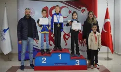 İzmir Büyükşehir sporcuları buz pateninde 9 madalya kazandı