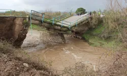 Manisa'da yağmur nedeniyle köprü yıkıldı