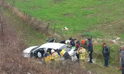 Bartın'da otomobil araziye uçtu: 4 yaralı