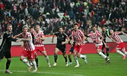 Beşiktaş Antalyaspor'u 2-1 mağlup ederek çeyrek final biletini kaptı