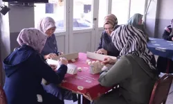 Asırlık gelenek: Kahveye kadınlar gidiyor, erkeklere sokağa çıkmak yasak