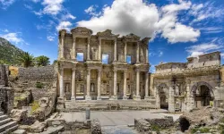İzmir'de onu gören hayran oluyor: Celsus Kütüphanesi