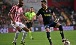  Zirve yeniden Fenerbahçe’nin | Sarı lacivertliler Antalyaspor'u deplasmanda 2-0 devirdi